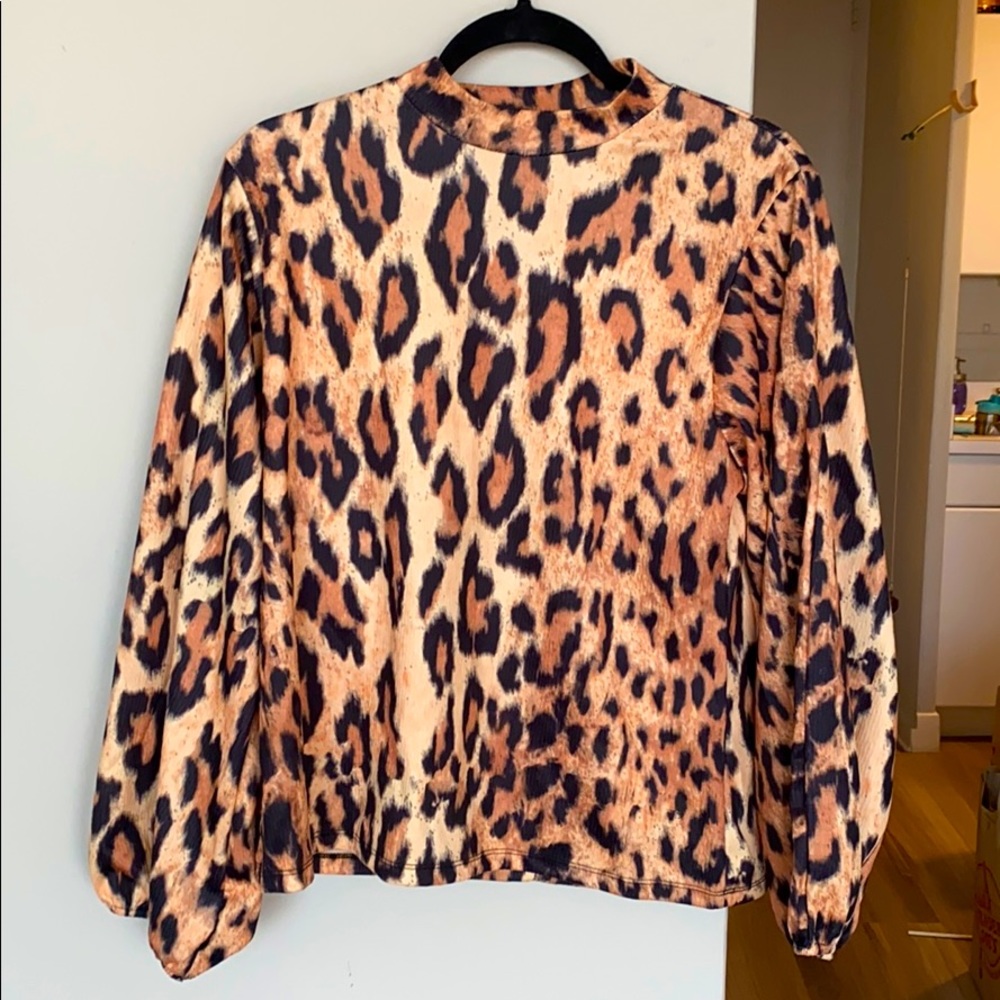 High-neck Cheetah Print long sleeve